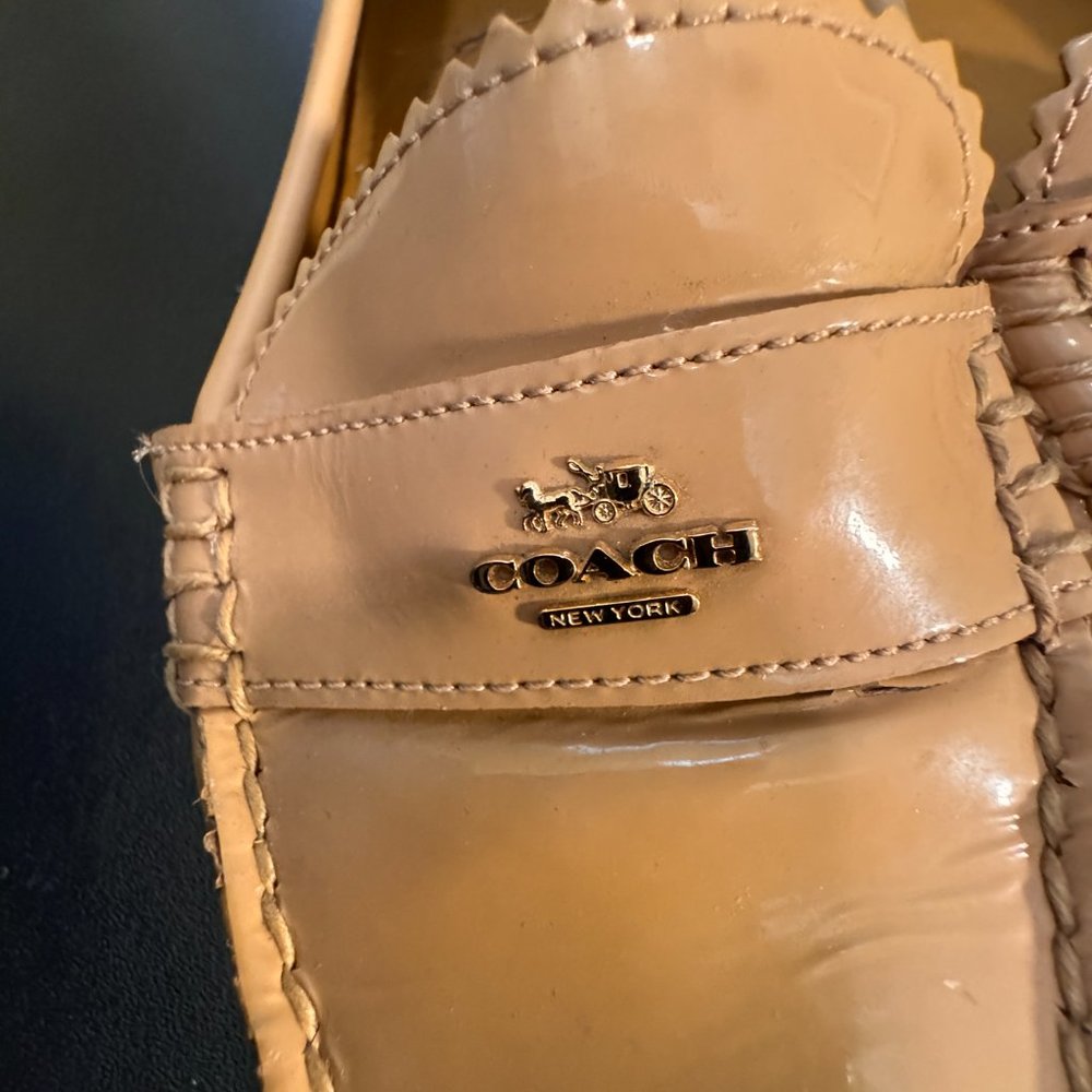 Coach Odette Solid tan Patent Leather Driver Loafer gold Logo Size 8.5 - Picture 5 of 12